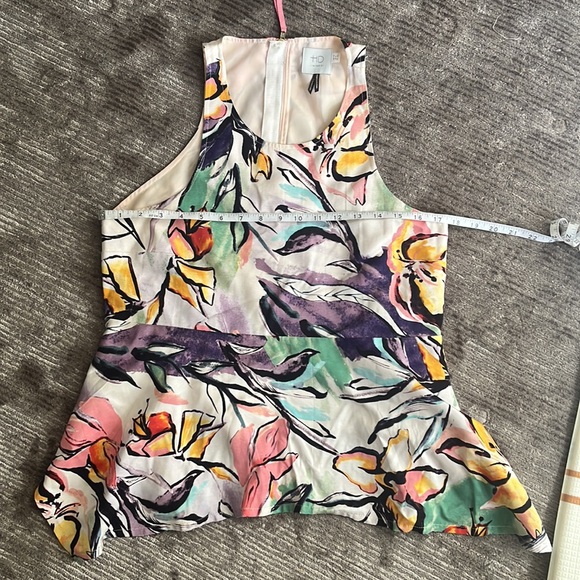 Size 8 Anthro top floral print with zipper back and handkerchief hem - Picture 6 of 8